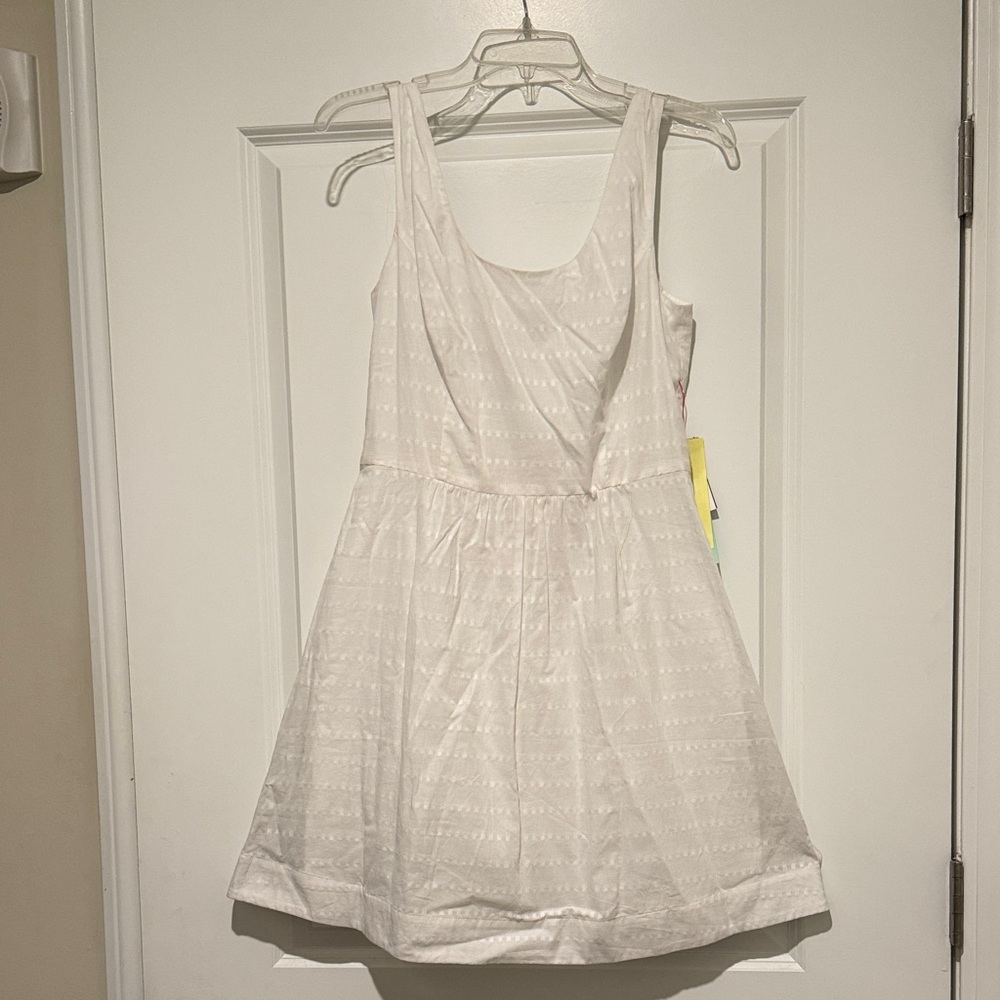 White Vineyard Vines dress with block print - never worn